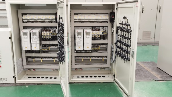 選擇水泵控制柜廠(chǎng)家時(shí)需考慮的關(guān)鍵因素