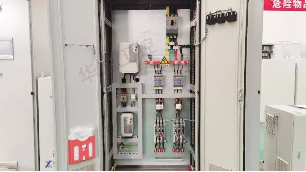 電氣控制柜內(nèi)部